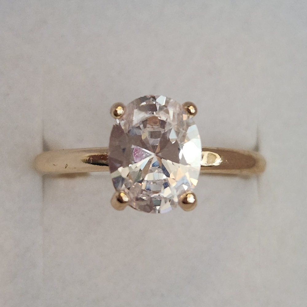 Elegant Gold Solitaire Ring